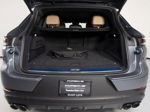 Certified 2026 Porsche Cayenne E-Hybrid AWD/4WD image 38