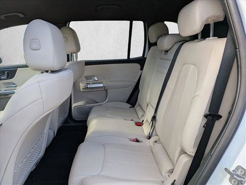 Used 2025 Mercedes-Benz GLB 250 image 17