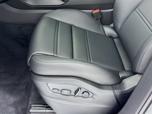 New 2026 Porsche Cayenne Coupe AWD/4WD image 13
