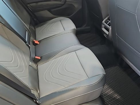 New 2026 Volkswagen Tiguan SE R-Line image 17