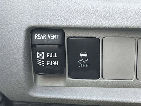 Used 2018 Toyota Sienna XLE image 26