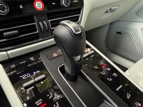 Certified 2026 Porsche Macan AWD/4WD image 14