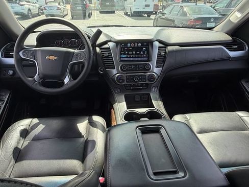 Used 2020 Chevrolet Suburban LT w/ Luxury Package RWD image 14