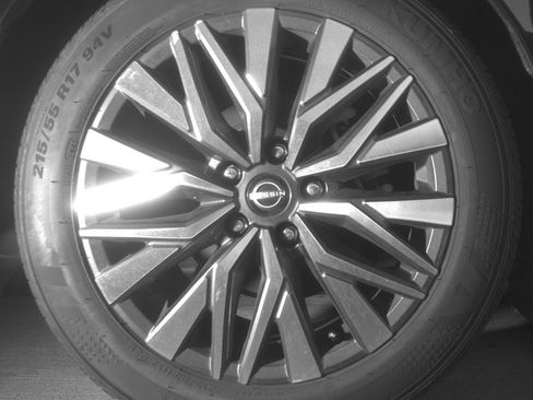 Used 2025 Nissan Altima 2.5 SV FWD image 15