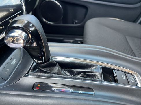 Used 2018 Honda HR-V EX image 29