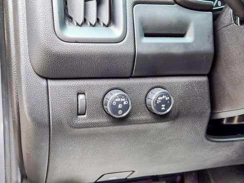 Used 2021 Chevrolet Colorado LT w/ LT Convenience Package AWD/4WD image 14