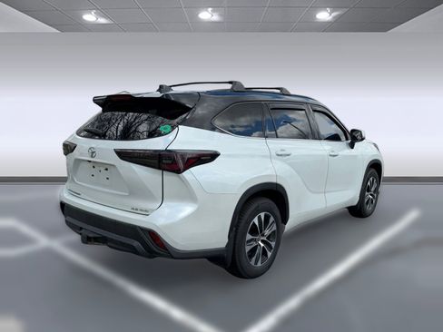 Used 2022 Toyota Highlander XLE image 7