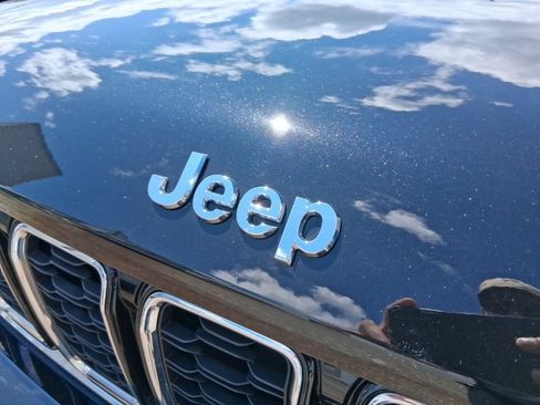 Certified 2023 Jeep Grand Cherokee L Limited AWD/4WD image 6