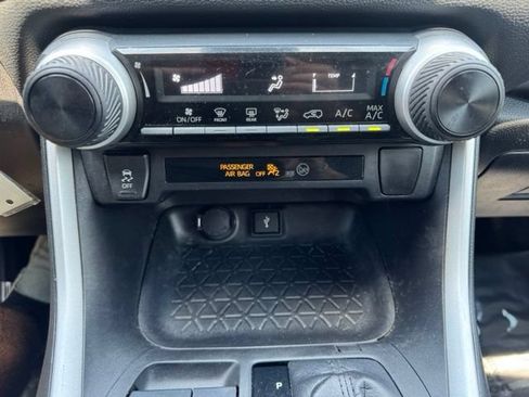 Used 2021 Toyota RAV4 LE FWD image 29