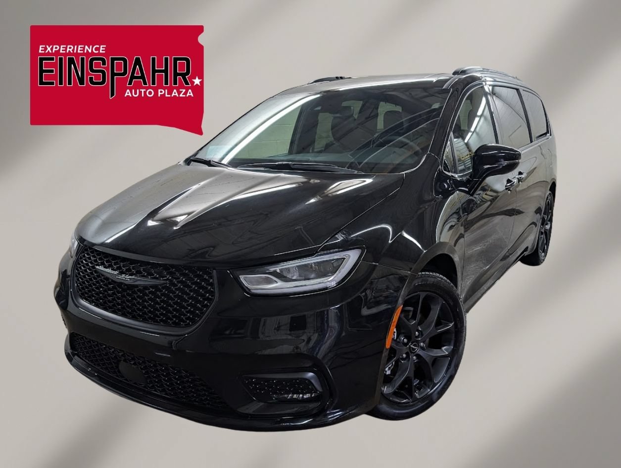 Used 2025 Chrysler Pacifica Limited FWD image 1