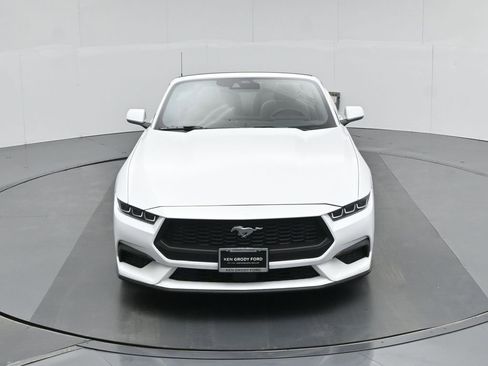 Used 2024 Ford Mustang Convertible image 38