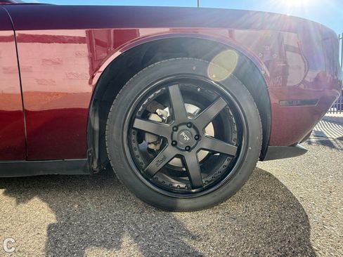 Used 2019 Dodge Challenger SXT image 6