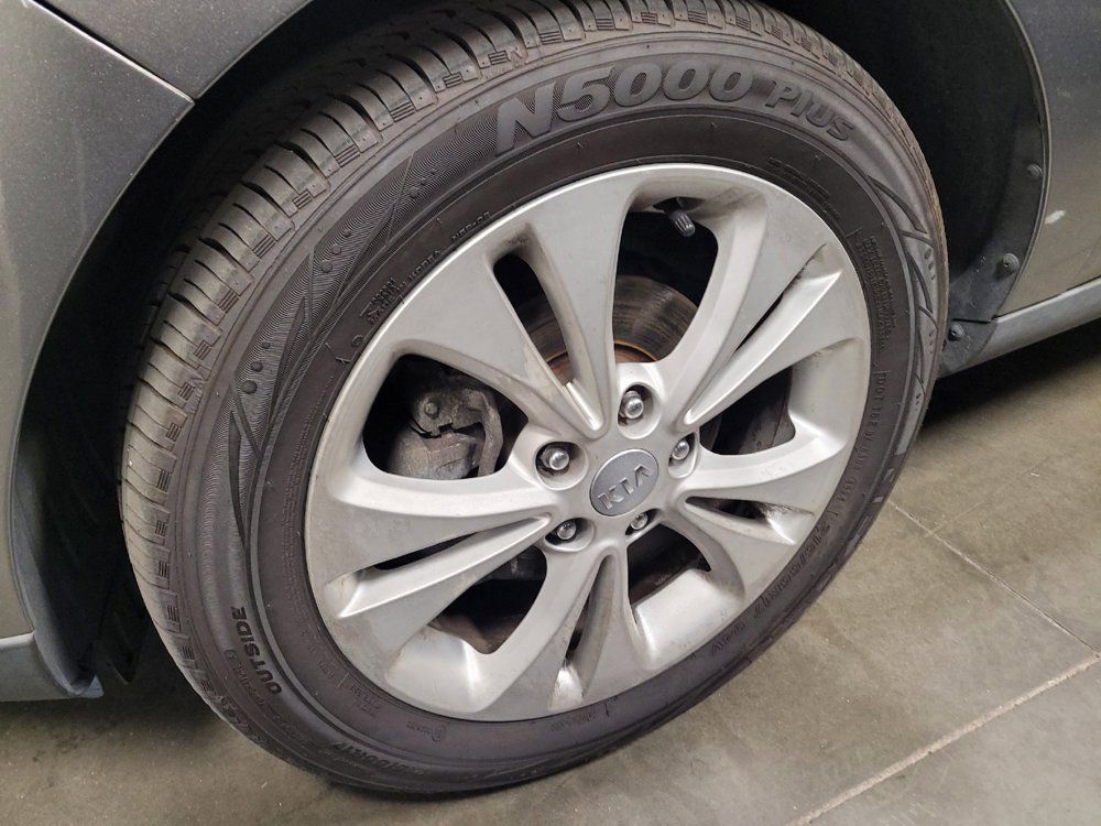 Used 2016 Kia Soul + FWD image 31