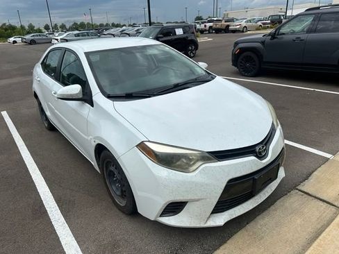 Used 2015 Toyota Corolla LE FWD image 5