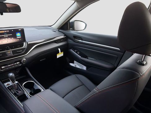 New 2025 Nissan Altima 2.5 SR w/ SR Premium Package image 24