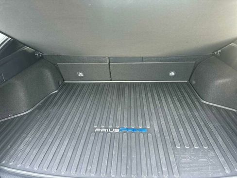 Used 2019 Toyota Prius Prime Premium image 18