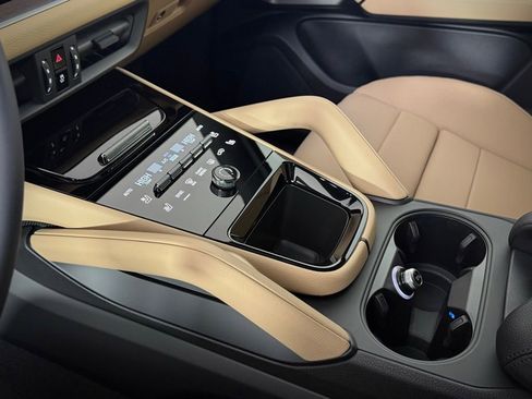 New 2026 Porsche Cayenne image 23