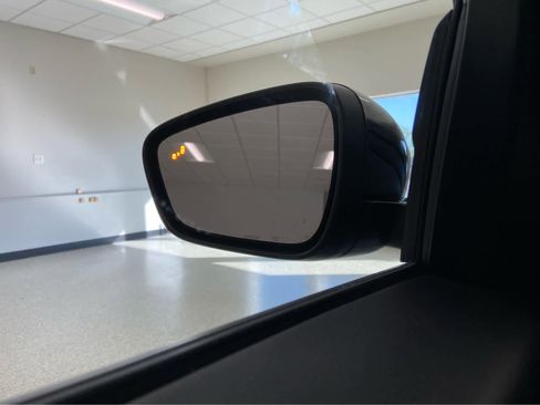 Used 2022 Ford Escape SE w/ SE Sport Appearance Package image 37