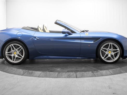 Used 2016 Ferrari California T RWD image 2