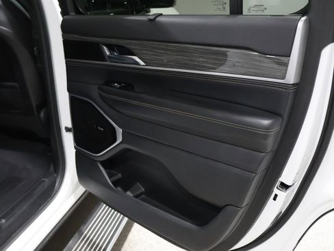 Used 2022 Jeep Wagoneer Series III w/ Premium Group I image 26