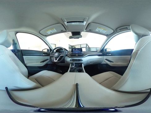 Used 2025 Nissan Altima 2.5 SV FWD image 42