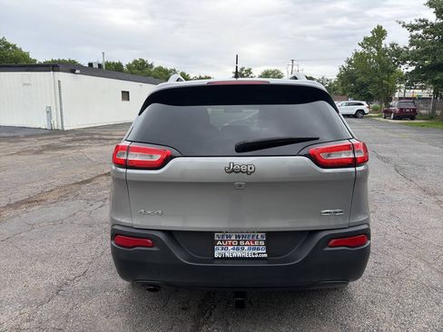 Used 2015 Jeep Cherokee Latitude w/ Cold Weather Group AWD/4WD image 5