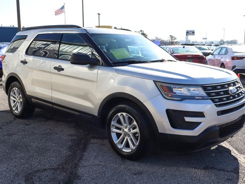 Used 2017 Ford Explorer FWD image 3