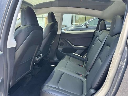 Used 2023 Tesla Model Y 2WD image 9
