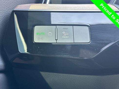 Used 2024 Audi Q8 e-tron Premium image 35