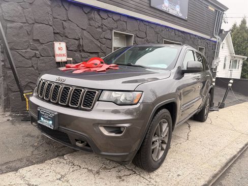Used 2016 Jeep Grand Cherokee Laredo 75th Anniversary image 2
