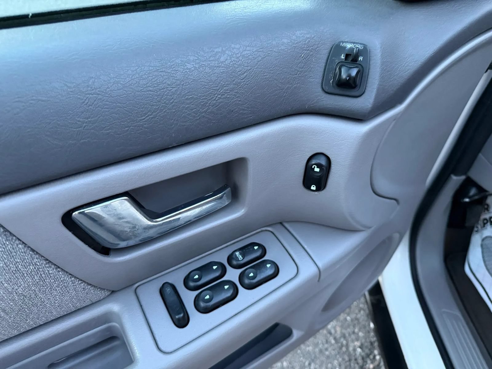 Used 2001 Ford Taurus SES FWD image 12