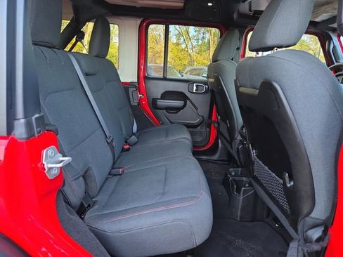 Used 2024 Jeep Wrangler Rubicon image 14