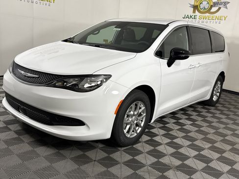 New 2026 Chrysler Voyager LX image 4
