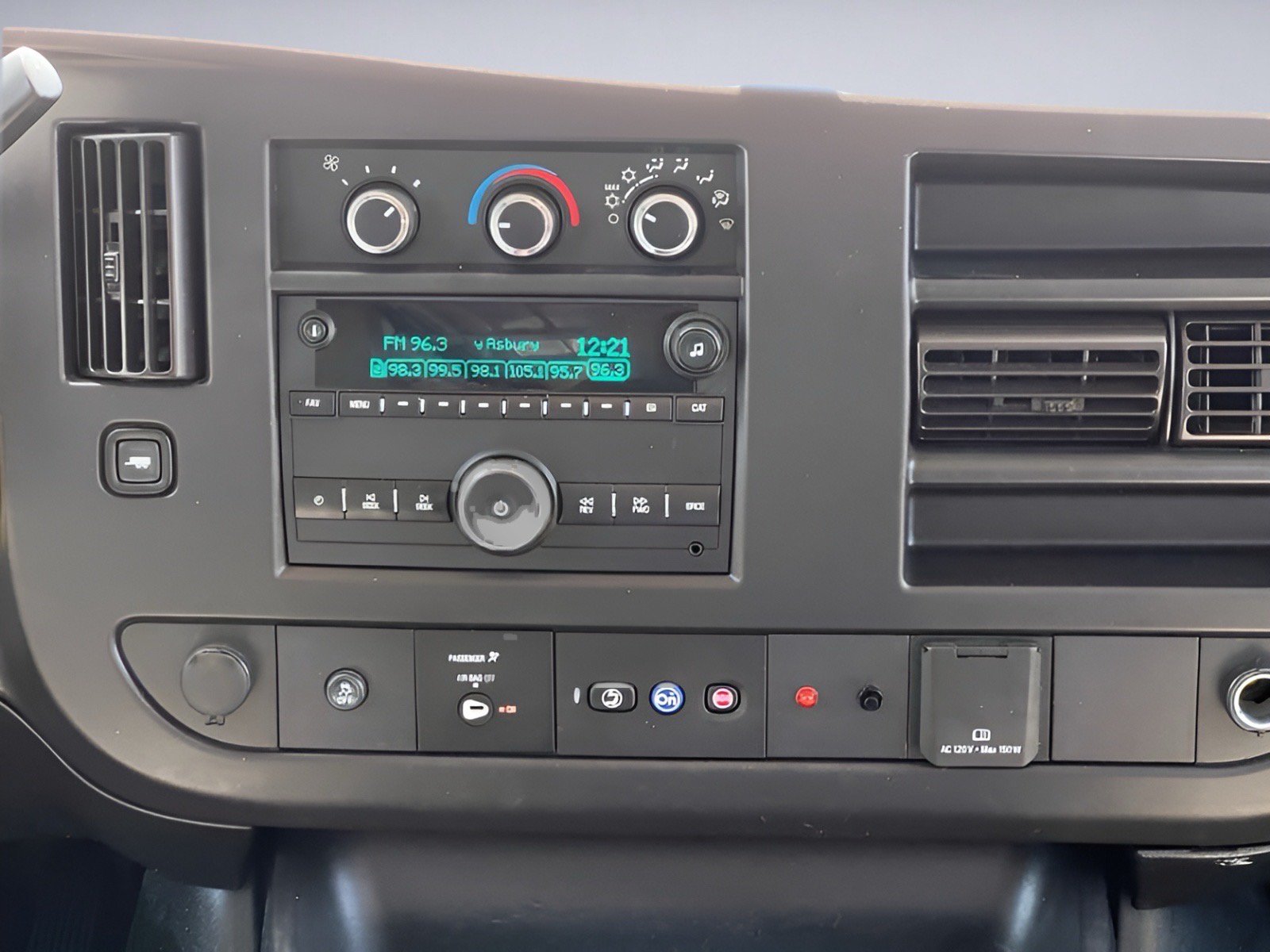 Used 2021 Chevrolet Express 2500 w/ Driver Convenience Package RWD image 13