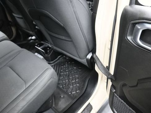 Used 2022 Jeep Gladiator Sport AWD/4WD image 41