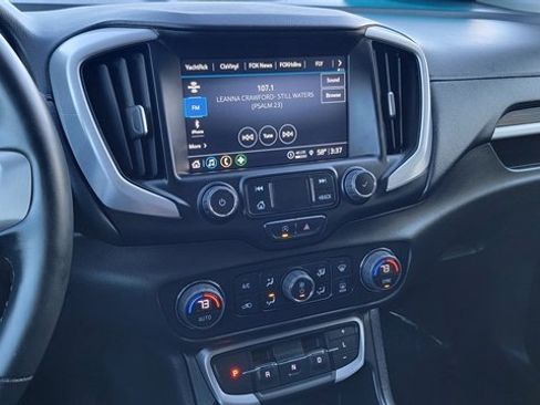 Used 2024 GMC Terrain SLT image 27