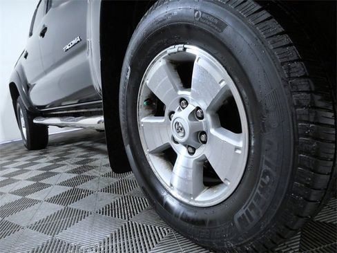 Used 2013 Toyota Tacoma 4x4 Double Cab image 2