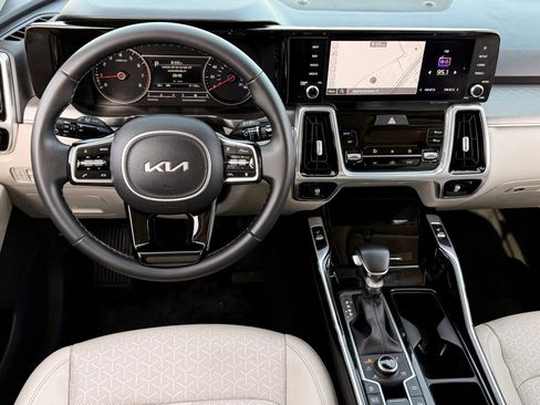 Used 2022 Kia Sorento SX image 12