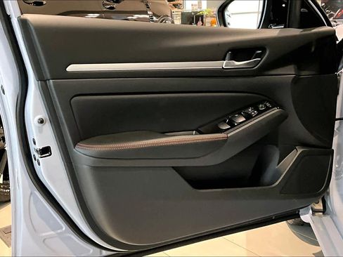 New 2025 Nissan Altima 2.5 SR image 16