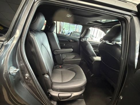 Used 2025 Toyota Highlander XSE AWD/4WD image 26