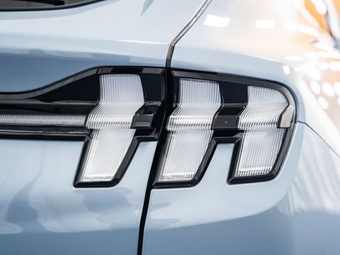 Certified 2025 Ford Mustang Mach-E Premium image 18