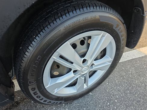 Used 2023 Nissan Kicks S image 17