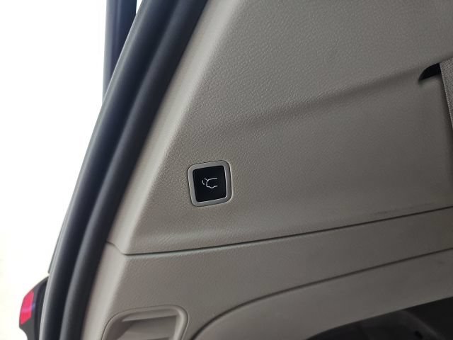 Used 2023 Chrysler Pacifica Touring-L FWD image 13