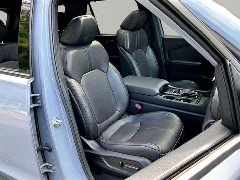 Used 2025 Honda Pilot Black Edition image 10
