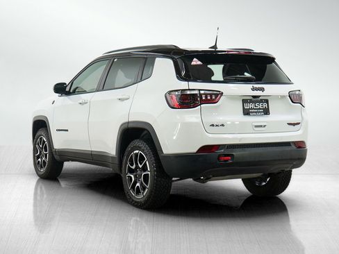 Used 2025 Jeep Compass Trailhawk AWD/4WD image 3
