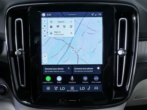 Certified 2026 Volvo XC40 B5 Plus AWD/4WD image 16