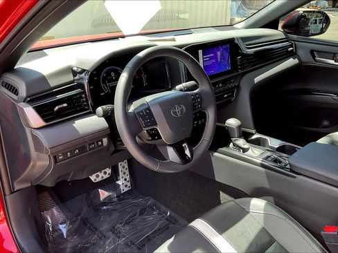 Used 2025 Toyota Camry SE image 14