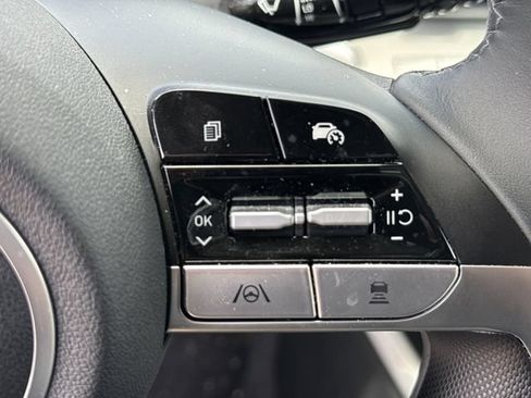 Used 2025 Hyundai Elantra Limited FWD image 25