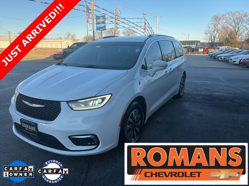Used 2021 Chrysler Pacifica Touring-L image 7