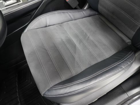 Used 2023 Mitsubishi Outlander SE Black Edition FWD image 11